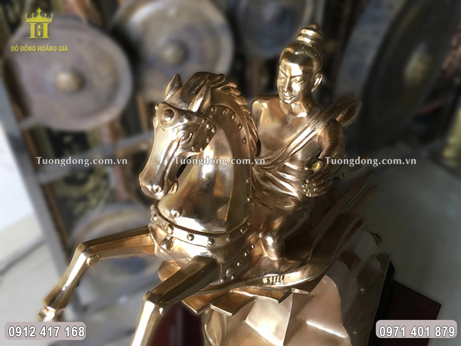 Bề mặt tượng được xử lí nhẵn mịn